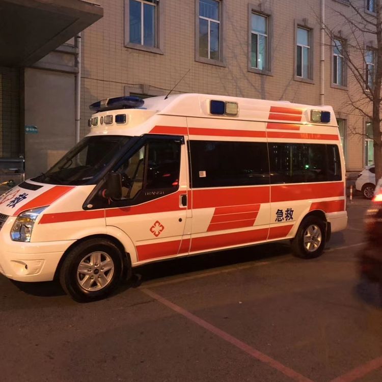 云龙夜间租赁救护车护送病人转院：安全转运的 8 大核心注意事项